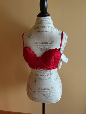 Marilyn Monroe Red Lace Strapless Convertible Balconette Bra 36C NWT